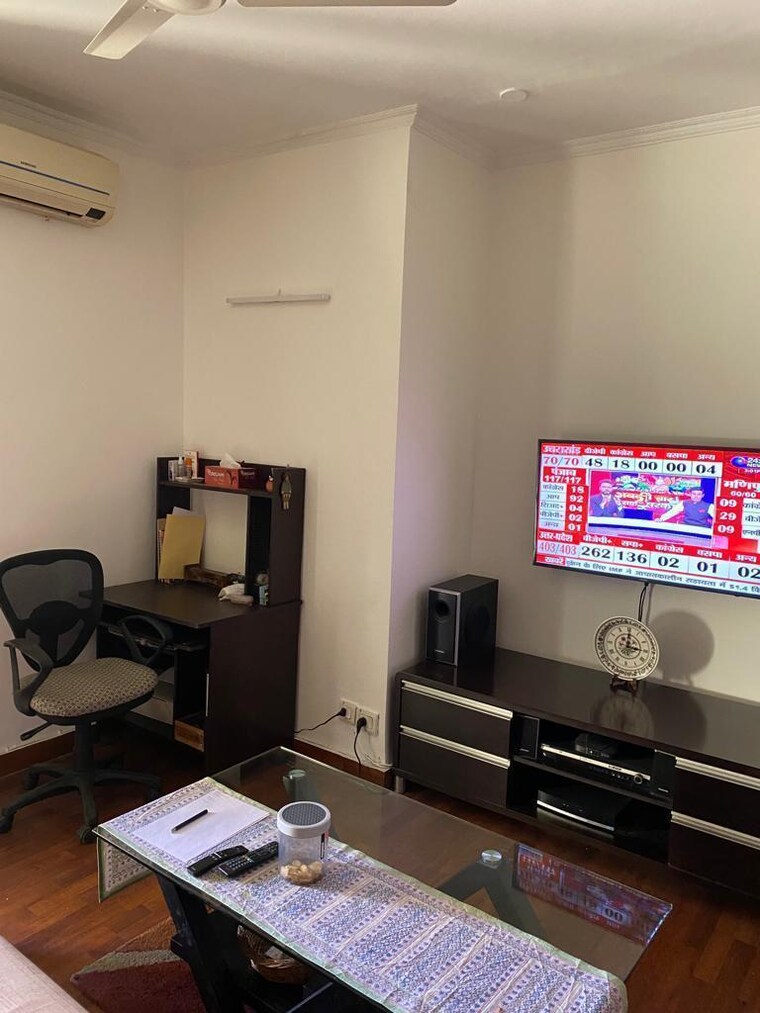 Master Bedroom, kailash colony 1 Bedroom 200 Sq.Yd. Builder Floor In Kailash Colony Delhi 9426043