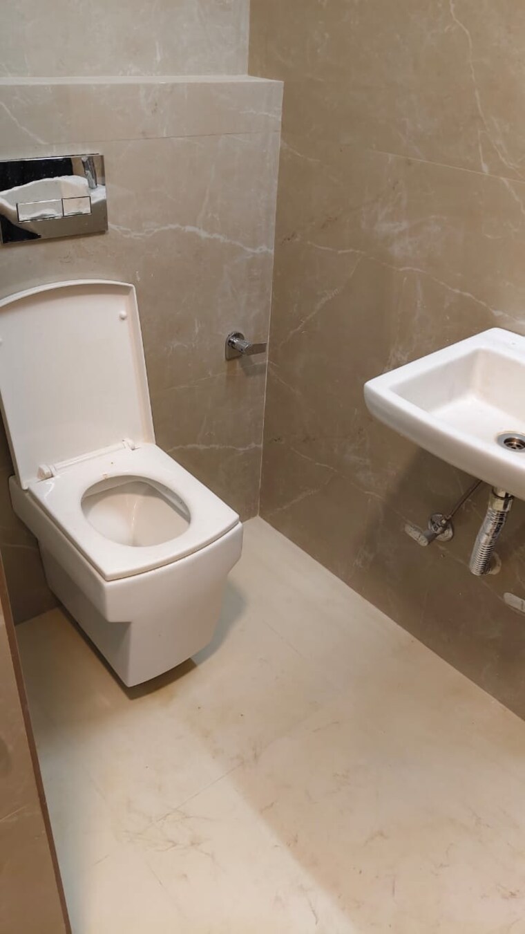 Bathroom, new rajinder nagar 3 Bedroom 1200 Sq.Ft. Builder Floor In New Rajinder Nagar Delhi 9426064