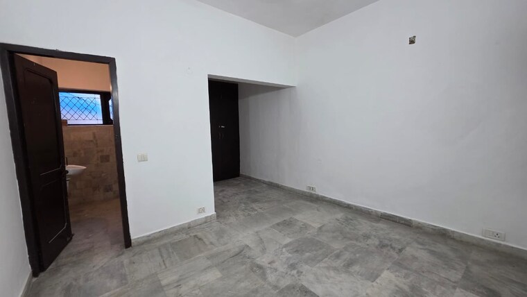 Room, saket 3 Bedroom 1300 Sq.Ft. Builder Floor In Saket Delhi 9426091