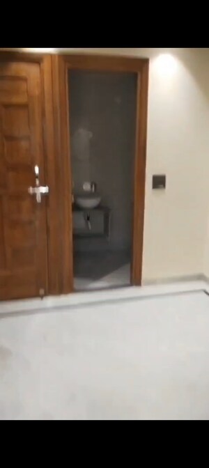 Furnished Amenities in 3 BHK Builder Floor at Indrapuram – for Rent