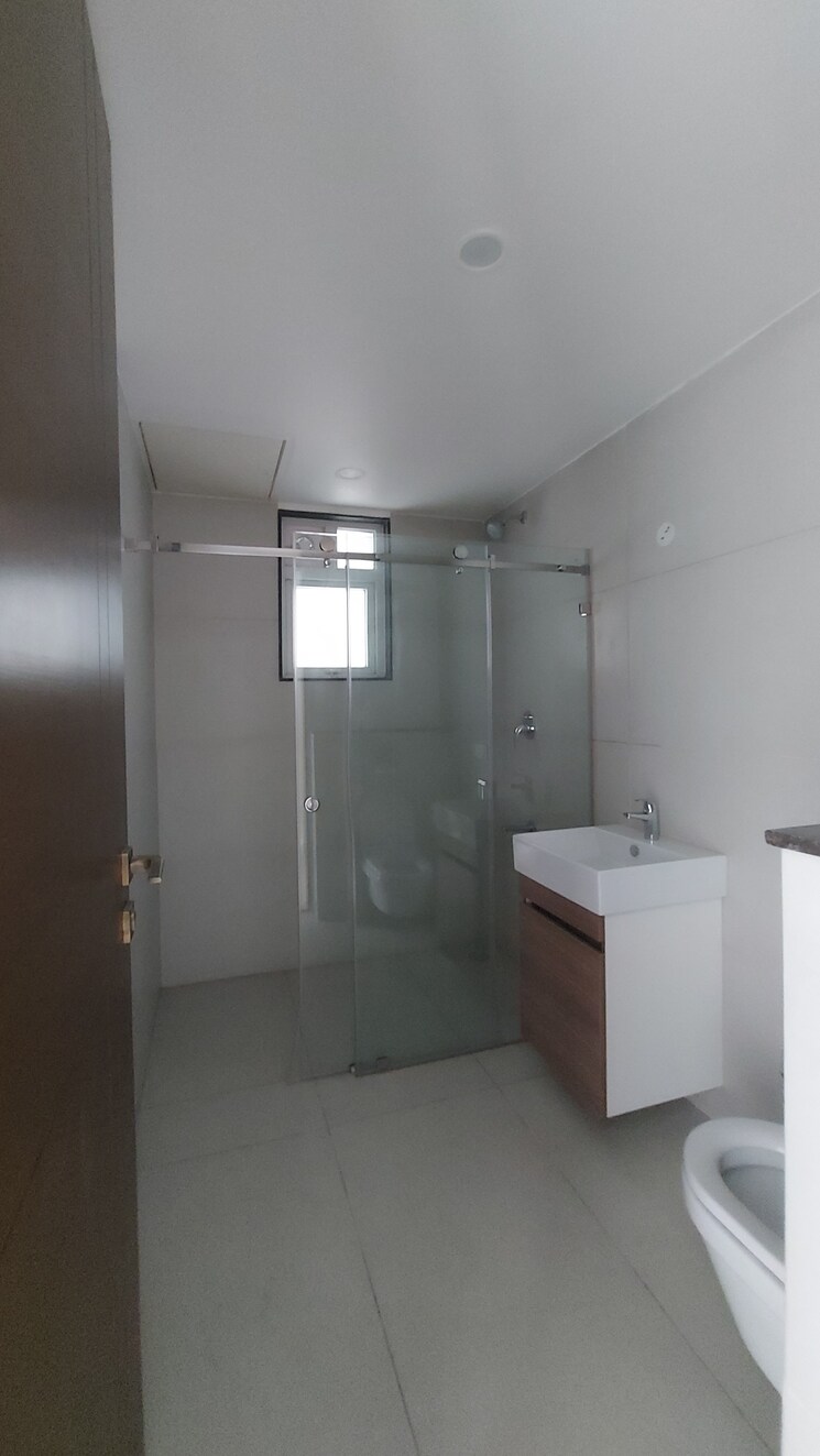 Bathroom, vamsiram-jyothi-cosmos 4 Bedroom 4095 Sq.Ft. Apartment In Hi Tech City Hyderabad 9426157