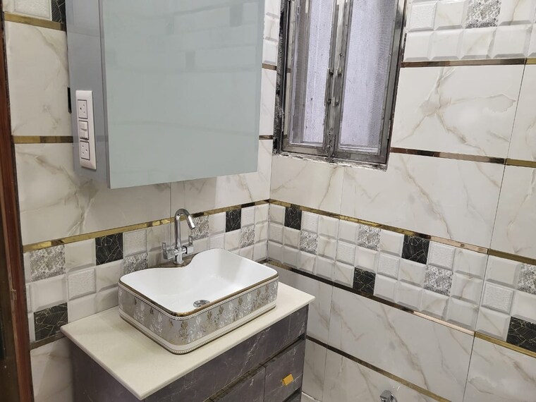 Bathroom, malviya nagar 1 Bedroom 600 Sq.Ft. Builder Floor In Malviya Nagar Delhi 9426151