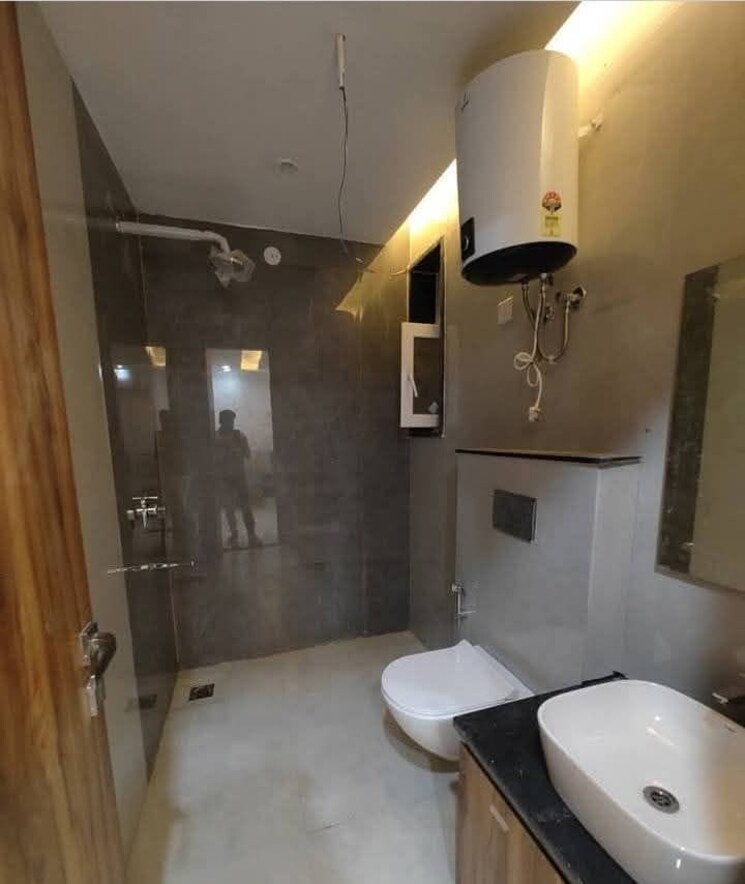 Attached Bathroom, saket 2 Bedroom 1100 Sq.Ft. Apartment In Saket Delhi 9426155