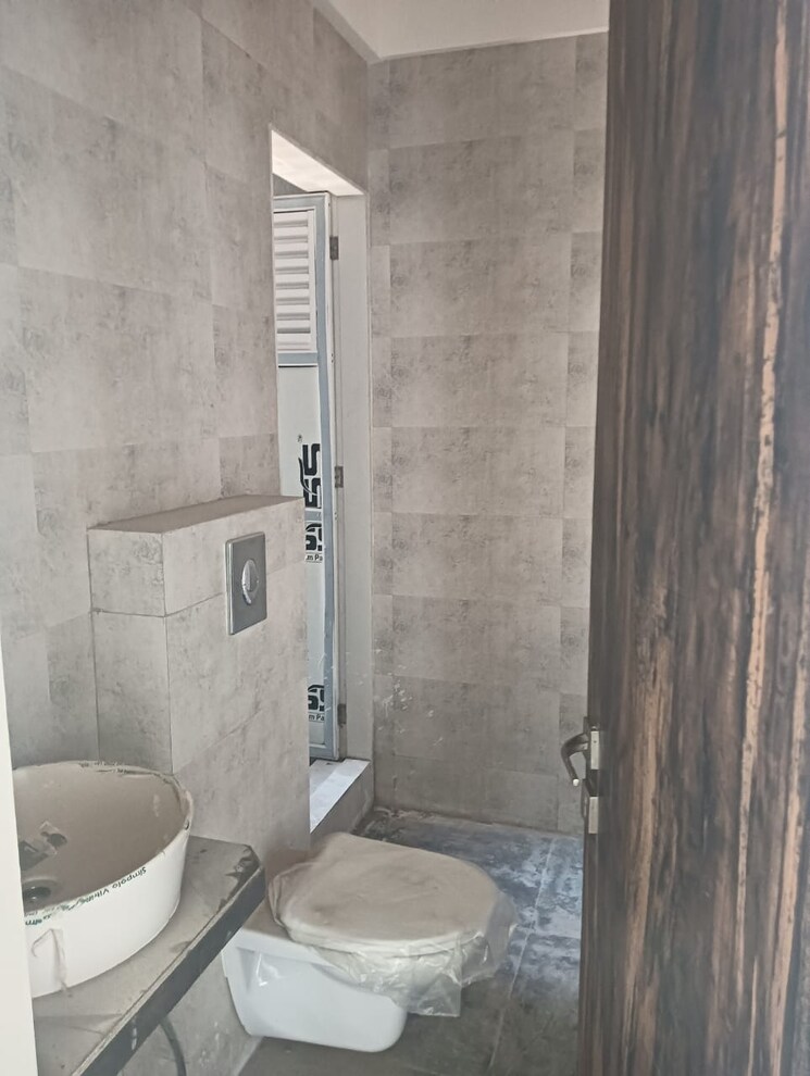 Bathroom, rosa-manhattan 2 Bedroom 754 Sq.Ft. Apartment In Ghodbunder Road Thane 9426202