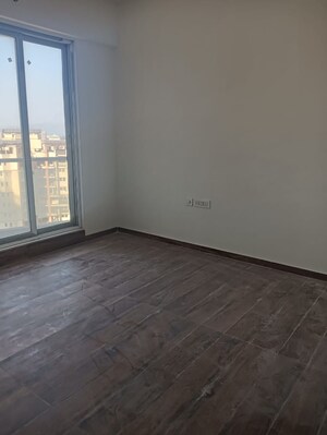 Room in 2 BHK Apartment at Rosa Manhattan, Ghodbunder Road – for Rent