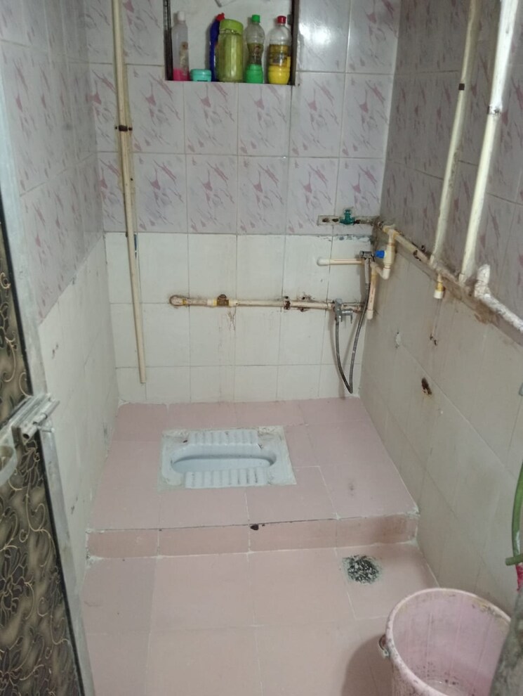 Bathroom, bindra-complex 1 RK 350 Sq.Ft. Apartment In Andheri East Mumbai 9426191