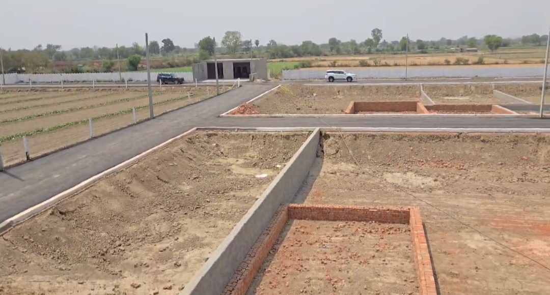 Plot For Sale in Lakshay Parilok Apartment