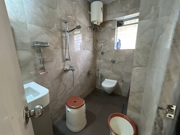 Bathroom, hiranandani-estate-princeton 3 Bedroom 950 Sq.Ft. Apartment In Ghodbunder Road Thane 9426239