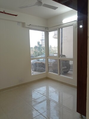 Room in 2 BHK Apartment at Signature Global Prime, Sector 63a – for Rent