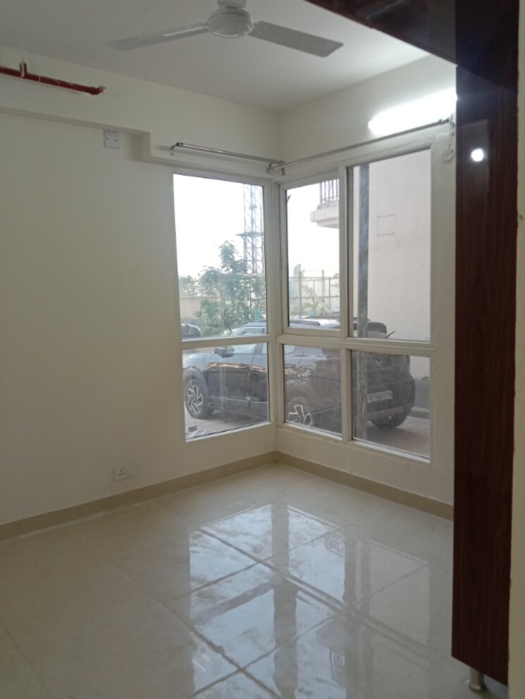 Room, signature-global-prime 2 Bedroom 834 Sq.Ft. Apartment In Sector 63a Gurgaon 9426269