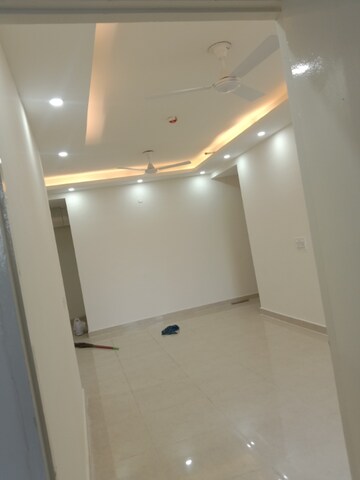 Room in 2 BHK Apartment at Signature Global Prime, Sector 63a – for Rent