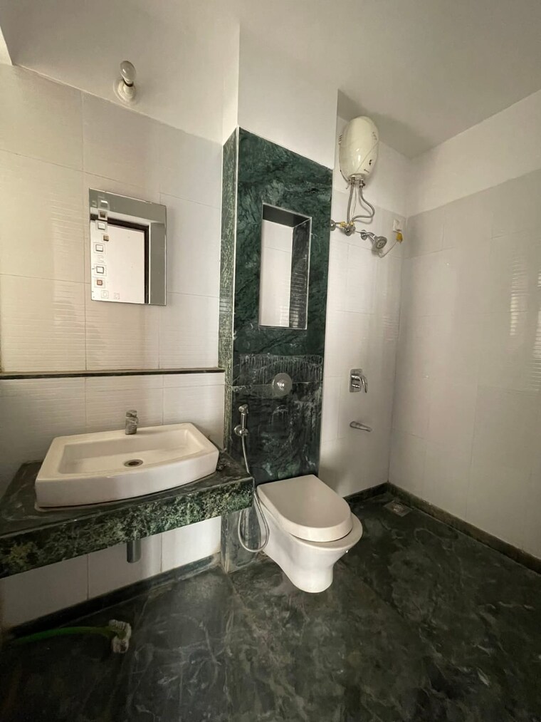 Bathroom, lodha-splendora 3 Bedroom 1124 Sq.Ft. Apartment In Ghodbunder Road Thane 9426263