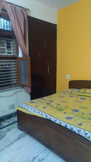 Bedroom in 2 BHK Builder Floor at Sector 46 – for Rent