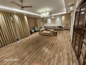 Bedroom in 4 BHK Independent House at Sainik Farm – for Rent