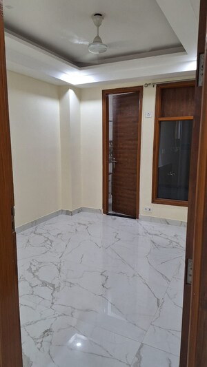 Bedroom in 3 BHK Builder Floor at Sector 46 – for Rent