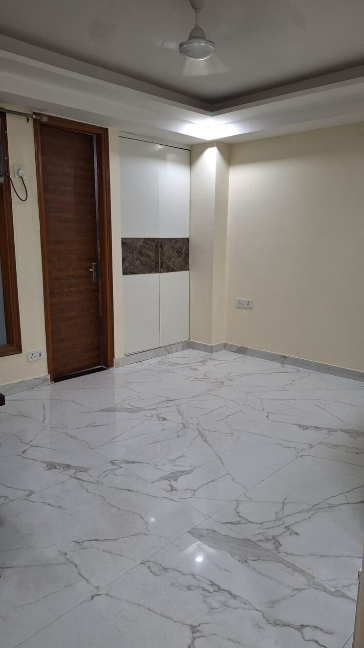 Room, sector 46 3 Bedroom 1850 Sq.Ft. Builder Floor In Sector 46 Gurgaon 9426329