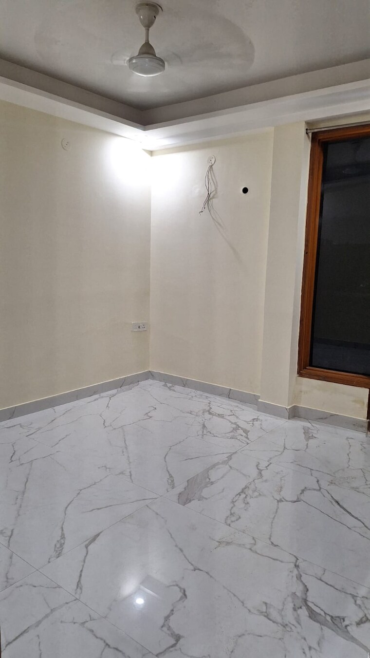 Room, sector 46 3 Bedroom 1850 Sq.Ft. Builder Floor In Sector 46 Gurgaon 9426329