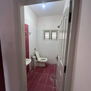 Bathroom in 4 BHK Apartment at Padmanabha Nagar – for Rent