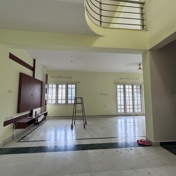 Living Room in 4 BHK Apartment at Padmanabha Nagar – for Rent
