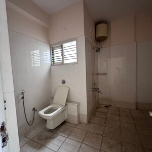 Bathroom in 4 BHK Apartment at Padmanabha Nagar – for Rent