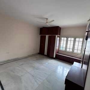 Room in 4 BHK Apartment at Padmanabha Nagar – for Rent
