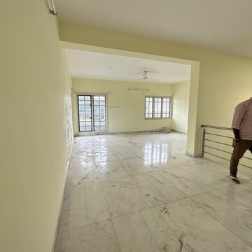 Room in 4 BHK Apartment at Padmanabha Nagar – for Rent