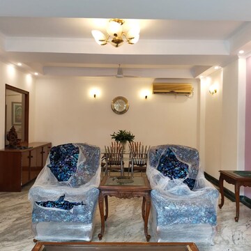 Master Bedroom in 3 BHK Builder Floor at Nehru Enclave – for Rent