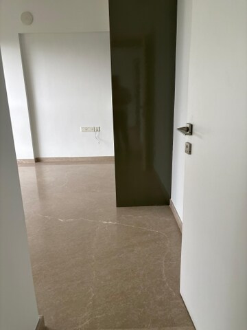 Room in 3.5 BHK Apartment at Godrej The Trees, Vikhroli East – for Sale