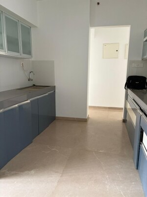 Room in 3.5 BHK Apartment at Godrej The Trees, Vikhroli East – for Sale