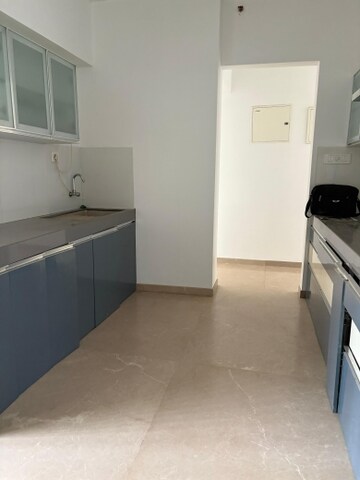 Room in 3.5 BHK Apartment at Godrej The Trees, Vikhroli East – for Sale