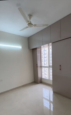 Room in 2 BHK Apartment at Signature Global Prime, Sector 63a – for Rent