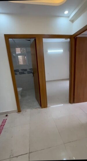 Room in 2 BHK Apartment at Signature Global Prime, Sector 63a – for Rent