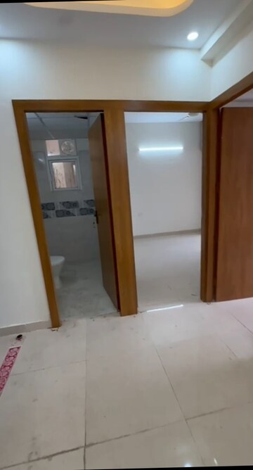 Room in 2 BHK Apartment at Signature Global Prime, Sector 63a – for Rent