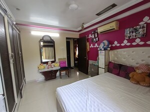 Bedroom in 1 BHK Apartment at Vakola Crystal CHS, Santacruz East – for Rent