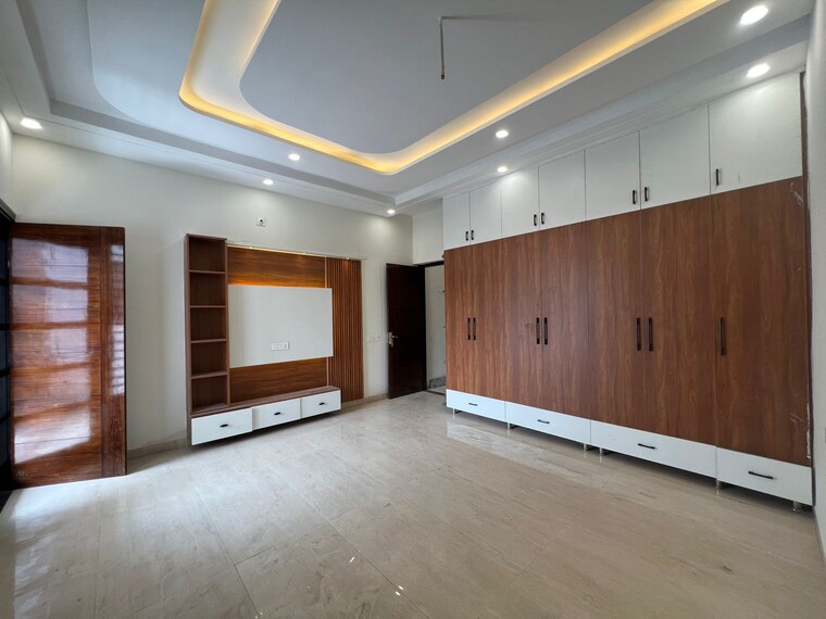 Room, vip road 3 Bedroom 128 Sq.Yd. Independent House In Vip Road Zirakpur 9426420