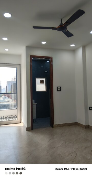 Room in 3 BHK Builder Floor at Pal Galleria, Sector 89 – for Sale