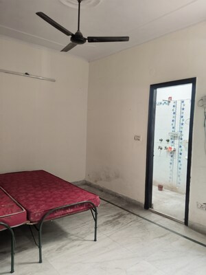 Room in 2 BHK Builder Floor at Sector 34 – for Sale