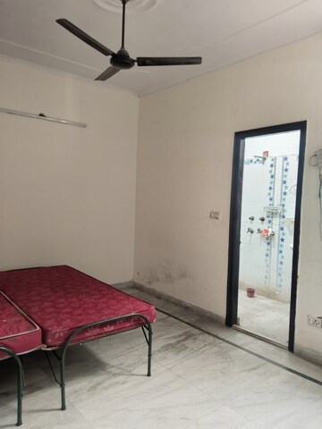 Room in 2 BHK Builder Floor at Sector 34 – for Sale