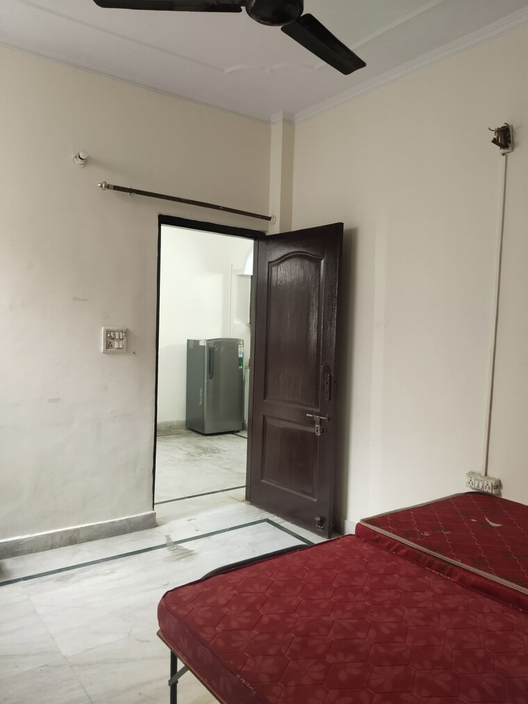 Room, sector 34 2 Bedroom 1200 Sq.Ft. Builder Floor In Sector 34 Faridabad 9426440