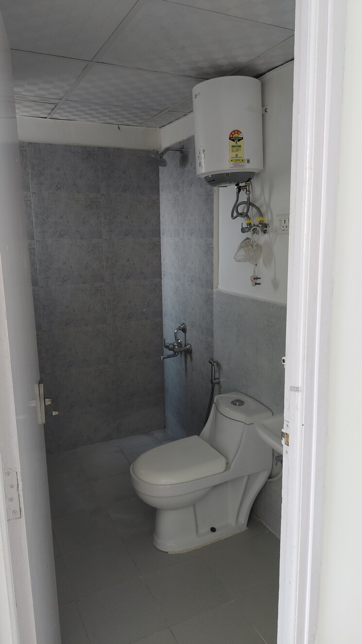 Bathroom, suncity-avenue-76 2 Bedroom 735 Sq.Ft. Apartment In Sector 76 Gurgaon 9426468