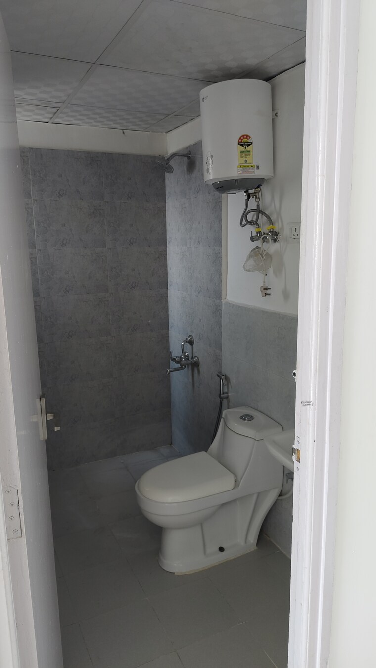 Bathroom, suncity-avenue-76 2 Bedroom 735 Sq.Ft. Apartment In Sector 76 Gurgaon 9426468