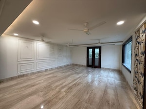 Room in 4 BHK Builder Floor at Panchsheel Park – for Sale