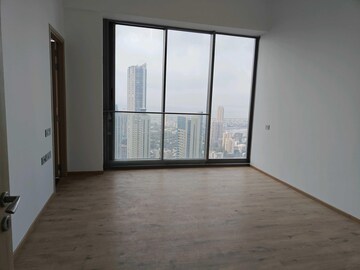 Room in 5 BHK Apartment at Rustomjee Crown, Prabhadevi – for Rent