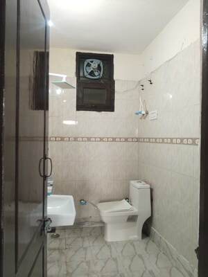 Master Bedroom in 3 BHK Builder Floor at Ashoka Enclave Faridabad, Sector 34 – for Rent