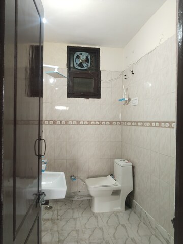 Master Bedroom in 3 BHK Builder Floor at Ashoka Enclave Faridabad, Sector 34 – for Rent