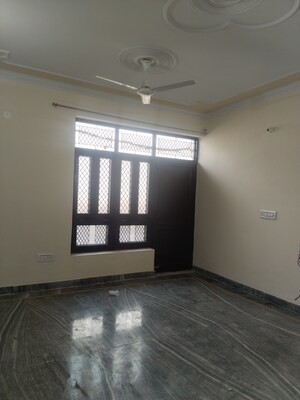 Room in 3 BHK Builder Floor at Ashoka Enclave Faridabad, Sector 34 – for Rent