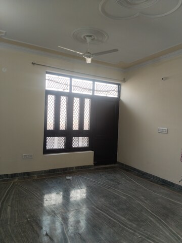 Room in 3 BHK Builder Floor at Ashoka Enclave Faridabad, Sector 34 – for Rent
