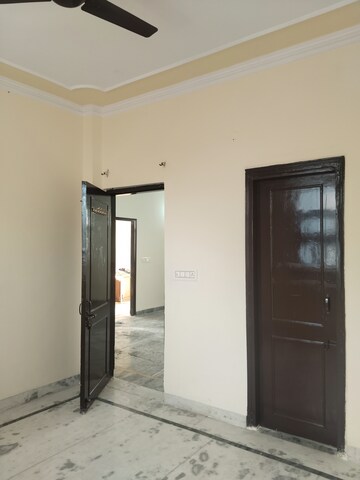Room in 3 BHK Builder Floor at Ashoka Enclave Faridabad, Sector 34 – for Rent