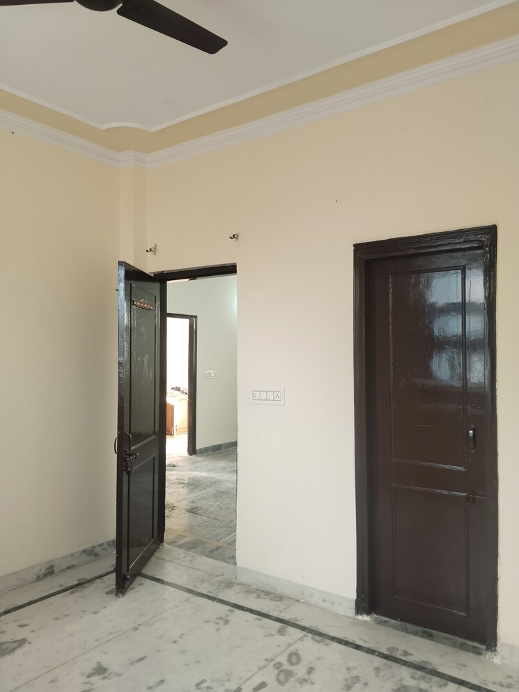 Room, ashoka-enclave-faridabad 3 Bedroom 1800 Sq.Ft. Builder Floor In Sector 34 Faridabad 9426500