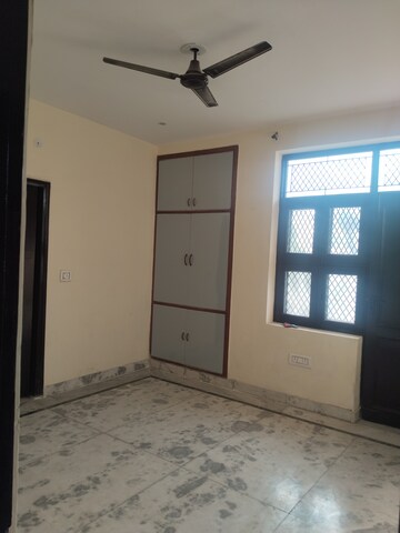 Room in 3 BHK Builder Floor at Ashoka Enclave Faridabad, Sector 34 – for Rent